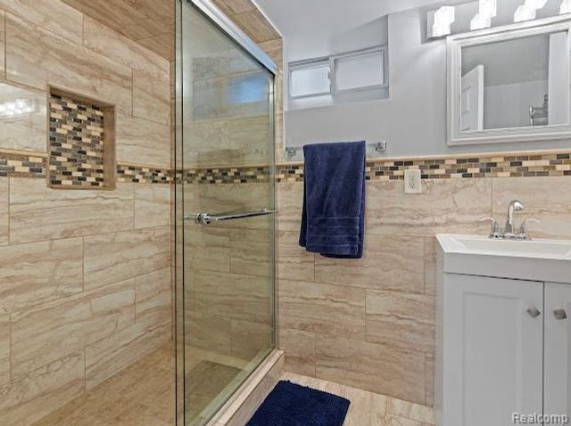 7261 Reuter Street, Dearborn, MI 48126