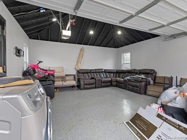 7261 Reuter Street, Dearborn, MI 48126