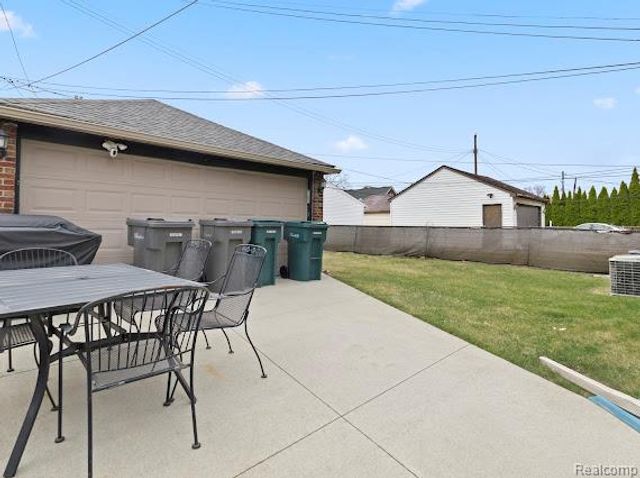 7261 Reuter Street, Dearborn, MI 48126