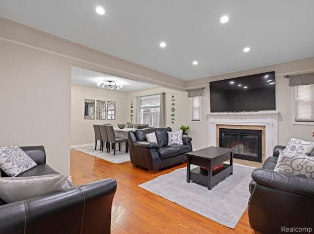 7261 Reuter Street, Dearborn, MI 48126