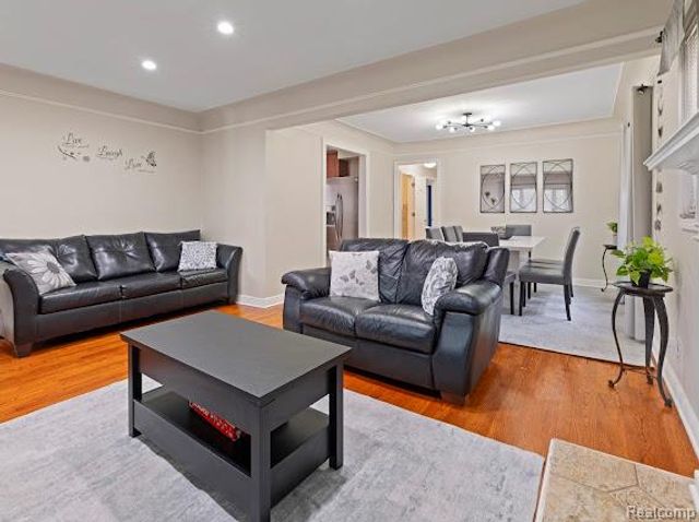 7261 Reuter Street, Dearborn, MI 48126