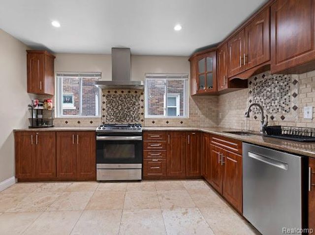 7261 Reuter Street, Dearborn, MI 48126