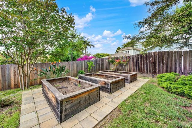 921 W K St, Benicia, CA 94510
