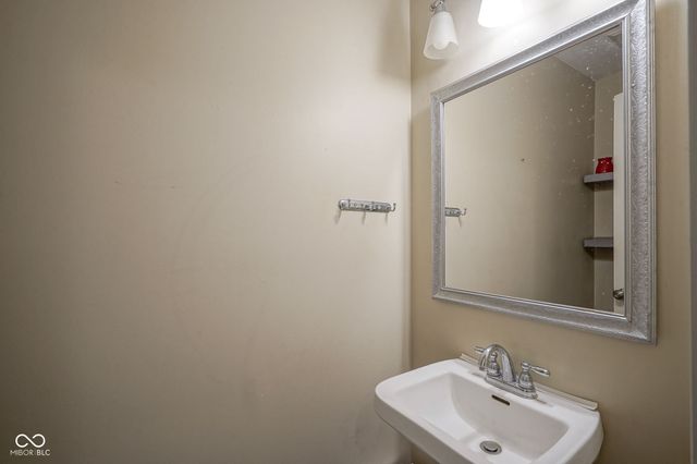 9904 Worthington Boulevard, Fishers, IN 46038