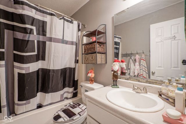 9904 Worthington Boulevard, Fishers, IN 46038