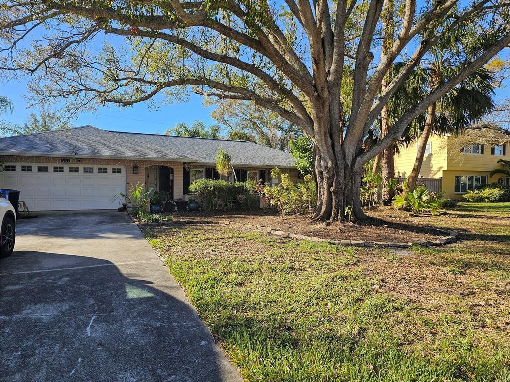 5230 VENETIAN BOULEVARD NE, St Petersburg, FL 33703