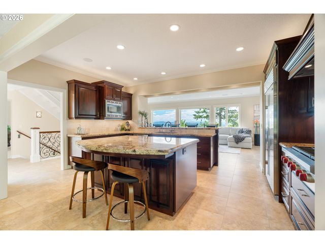 221 Sw MOONRIDGE Pl, Portland, OR 97225
