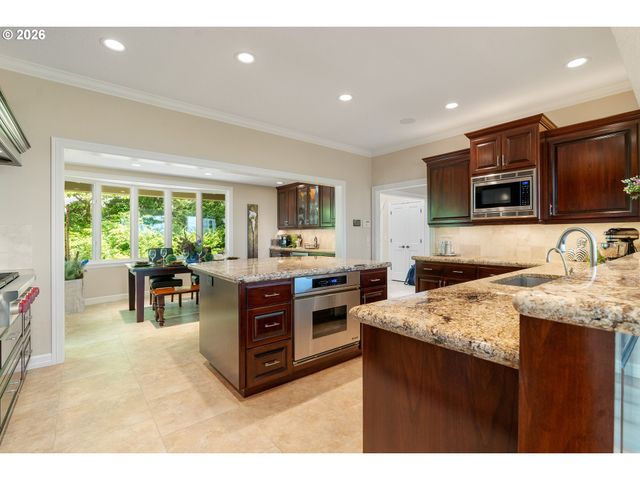 221 Sw MOONRIDGE Pl, Portland, OR 97225
