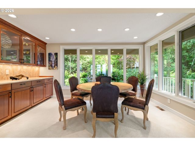 221 Sw MOONRIDGE Pl, Portland, OR 97225