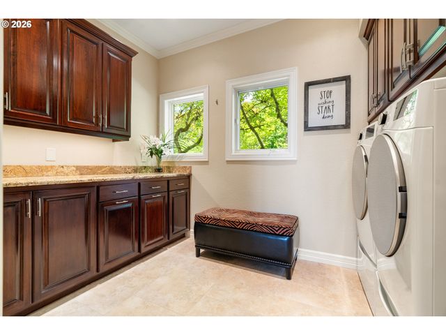 221 Sw MOONRIDGE Pl, Portland, OR 97225
