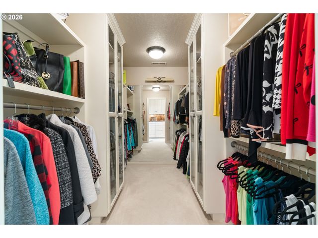 221 Sw MOONRIDGE Pl, Portland, OR 97225
