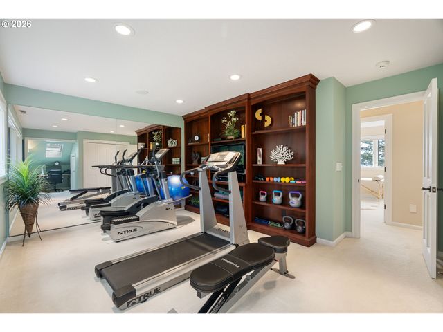 221 Sw MOONRIDGE Pl, Portland, OR 97225