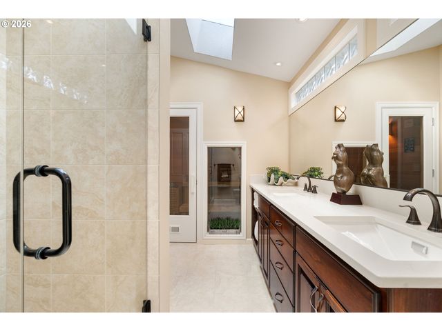 221 Sw MOONRIDGE Pl, Portland, OR 97225