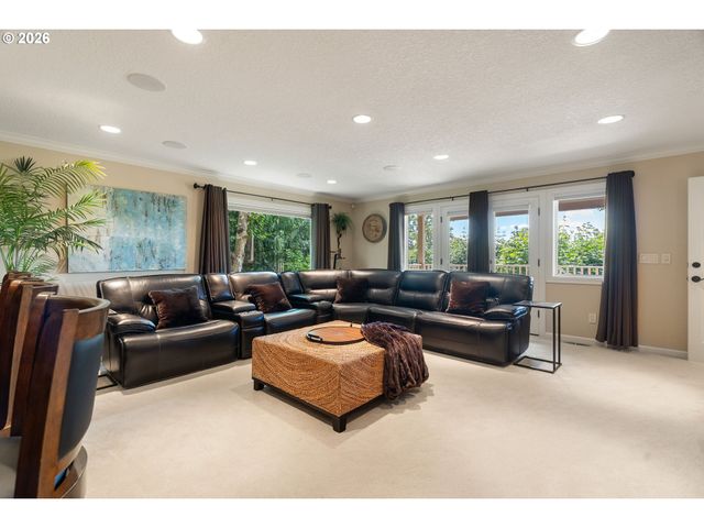 221 Sw MOONRIDGE Pl, Portland, OR 97225