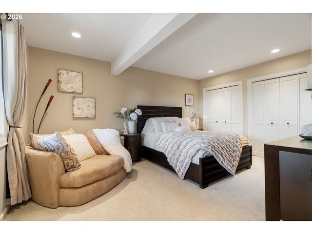 221 Sw MOONRIDGE Pl, Portland, OR 97225