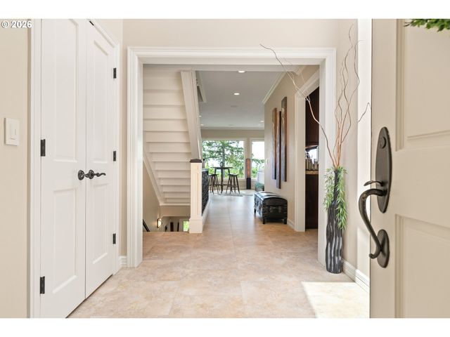 221 Sw MOONRIDGE Pl, Portland, OR 97225