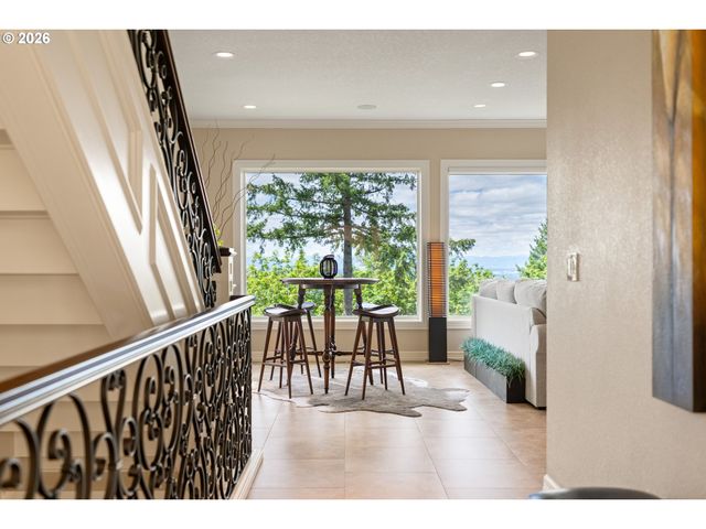 221 Sw MOONRIDGE Pl, Portland, OR 97225