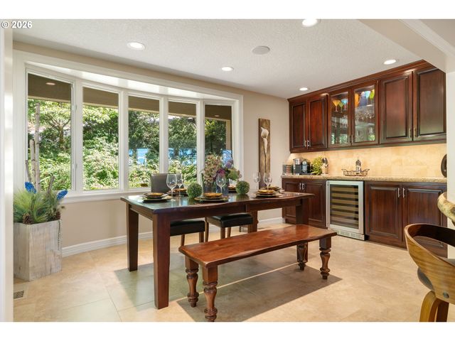 221 Sw MOONRIDGE Pl, Portland, OR 97225
