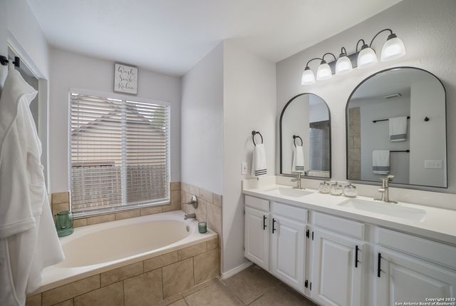 14718 Hillside Vw, San Antonio, TX 78233