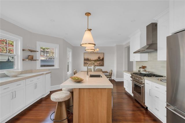19 Rhode Island Avenue, Providence, RI 02906