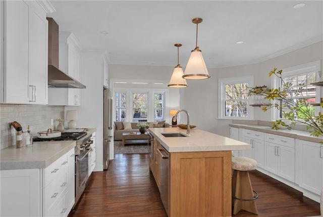 19 Rhode Island Avenue, Providence, RI 02906