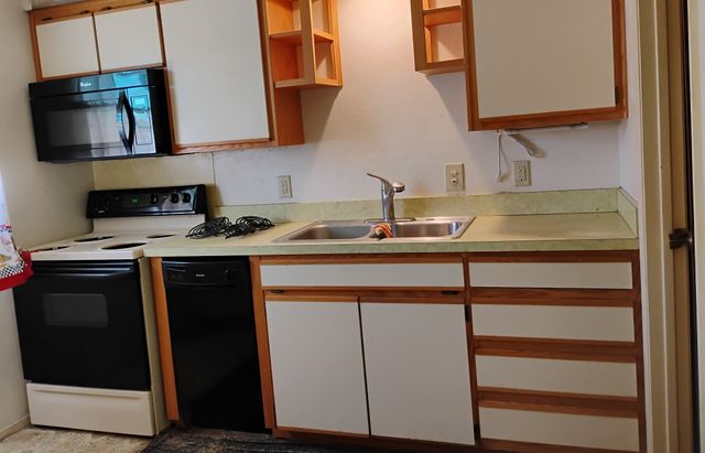 6307 S Solona Circle S, Haltom City, TX 76117