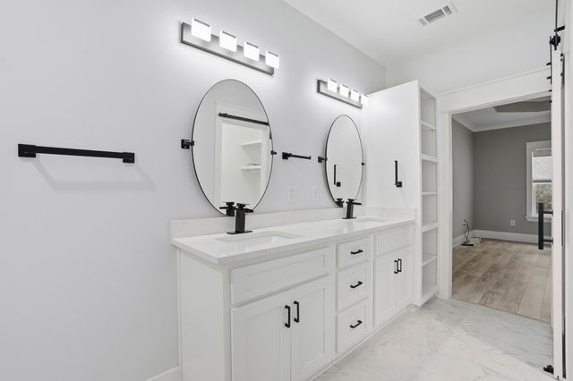 100 Hidden Lakes Trail, Defuniak Springs, FL 32433