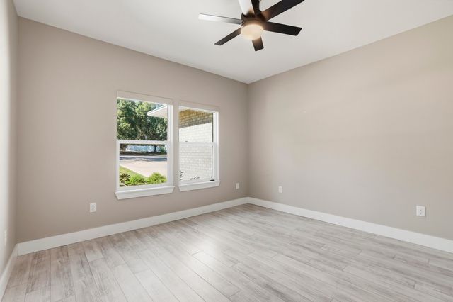 100 Hidden Lakes Trail, Defuniak Springs, FL 32433