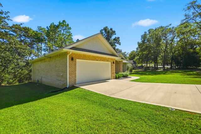 100 Hidden Lakes Trail, Defuniak Springs, FL 32433