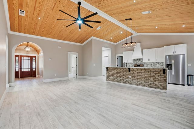 100 Hidden Lakes Trail, Defuniak Springs, FL 32433