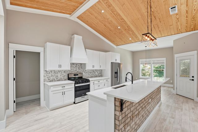 100 Hidden Lakes Trail, Defuniak Springs, FL 32433