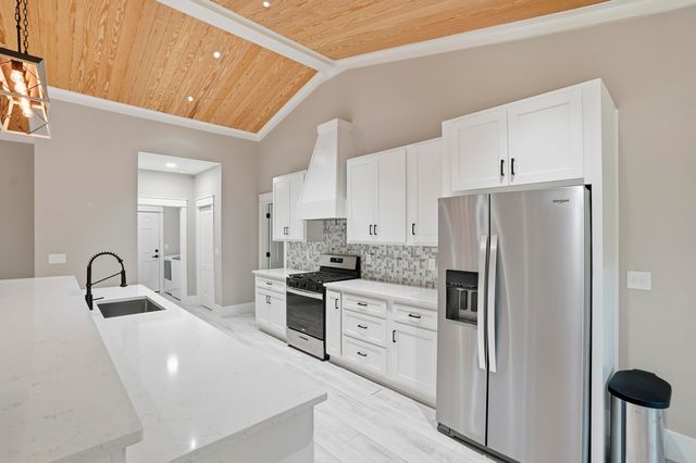 100 Hidden Lakes Trail, Defuniak Springs, FL 32433