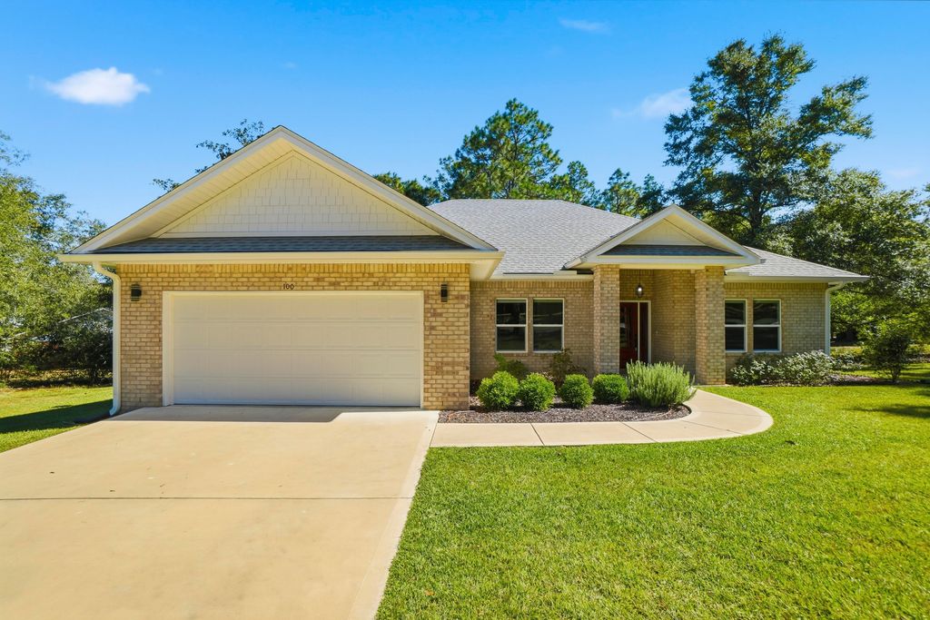 100 Hidden Lakes Trail, Defuniak Springs, FL 32433