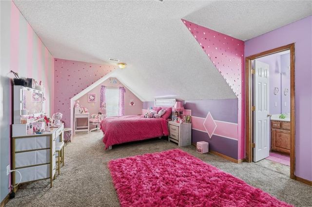 4407 SW Briarbrook Drive, Lee's Summit, MO 64082