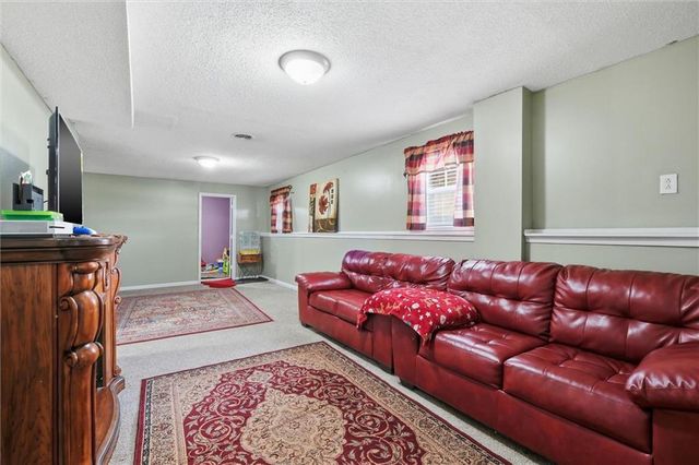 4407 SW Briarbrook Drive, Lee's Summit, MO 64082