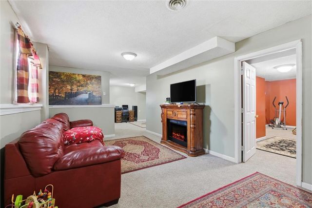 4407 SW Briarbrook Drive, Lee's Summit, MO 64082