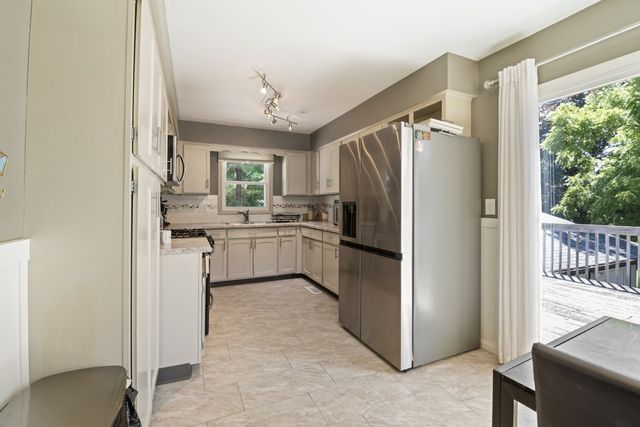 12617 VENTURA Boulevard, Machesney Park, IL 61115