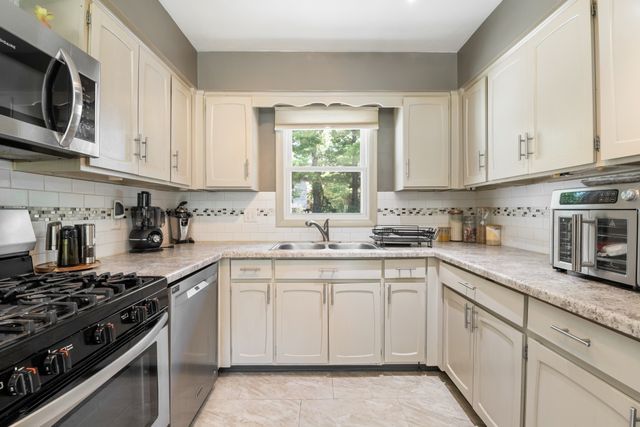 12617 VENTURA Boulevard, Machesney Park, IL 61115