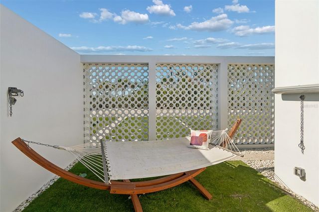 7647 SANDERLING ROAD, Sarasota, FL 34242