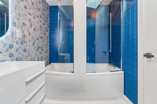 7647 SANDERLING ROAD, Sarasota, FL 34242