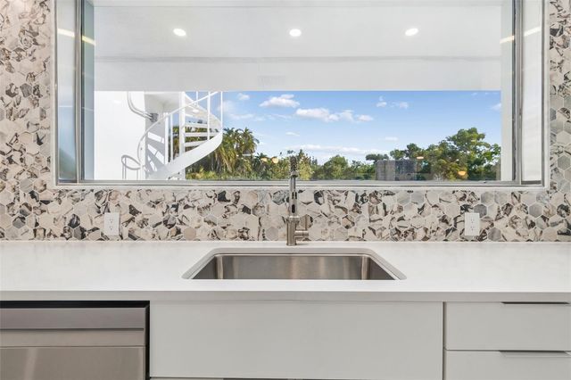 7647 SANDERLING ROAD, Sarasota, FL 34242