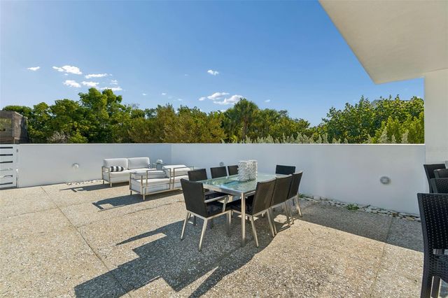 7647 SANDERLING ROAD, Sarasota, FL 34242