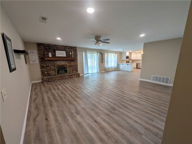 2 Halstead Lane, Bella Vista, AR 72715