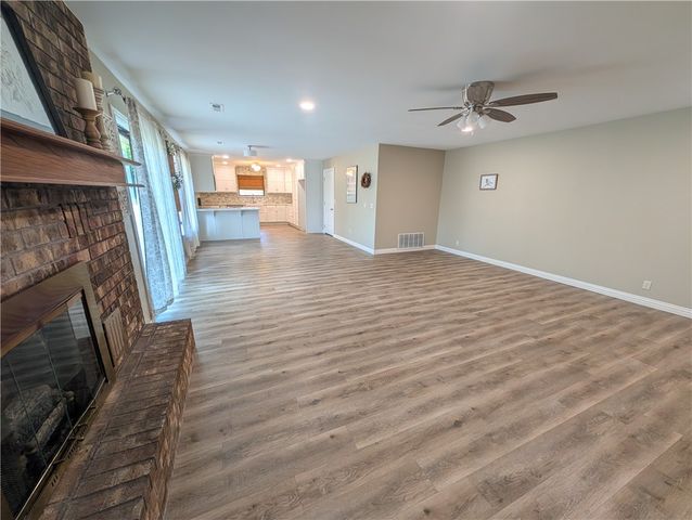 2 Halstead Lane, Bella Vista, AR 72715
