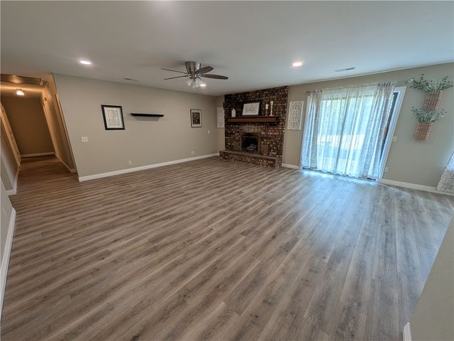 2 Halstead Lane, Bella Vista, AR 72715