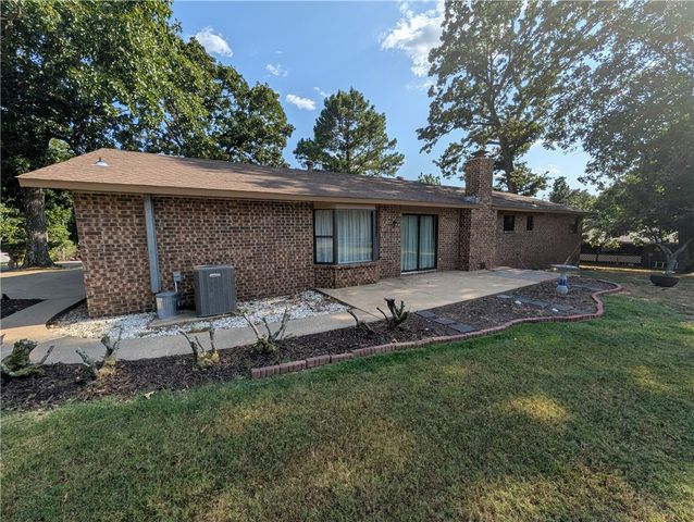 2 Halstead Lane, Bella Vista, AR 72715