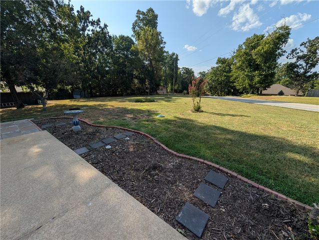 2 Halstead Lane, Bella Vista, AR 72715
