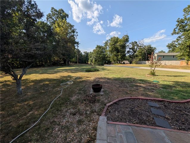 2 Halstead Lane, Bella Vista, AR 72715