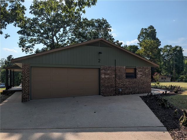 2 Halstead Lane, Bella Vista, AR 72715