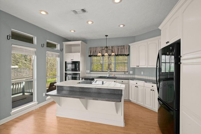 128 W Village Cove Loop, Livingston, TX 77351